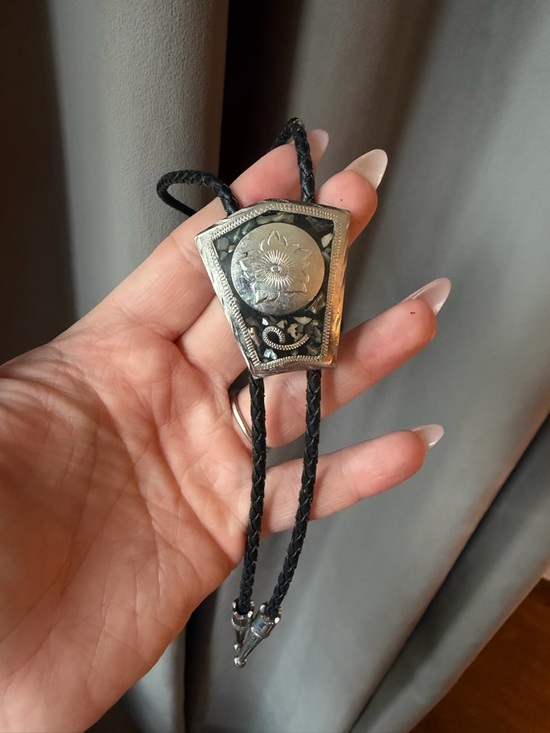 Accessories - Vintage Southwestern Bolo Tie Silver Tone Floral Inlay Statement Piece